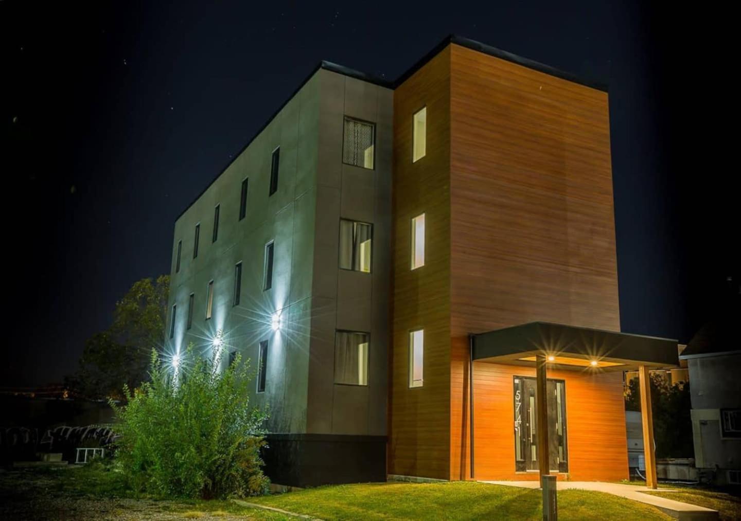 Clifton Hill Hideaway 2B -Two Bedroom Condo Niagara Falls Ngoại thất bức ảnh